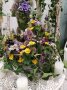 Florales Gesteck als Deko im Eingangsbereich