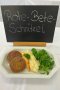 Rote-Bete-Schnitzel paniert mit Kartoffelbrei und Salatgarnitur 