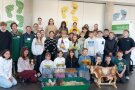 Gruppenbild der beiden 6. Klassen der Wirtschaftsschule